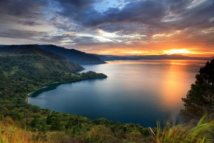 Danau Toba Saat Senja