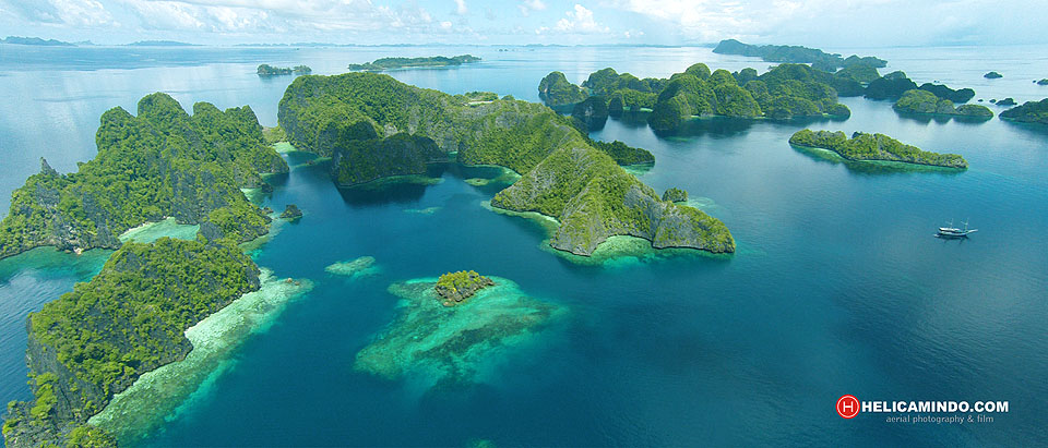 Gugusan Pulau Raja Ampat dari Udara