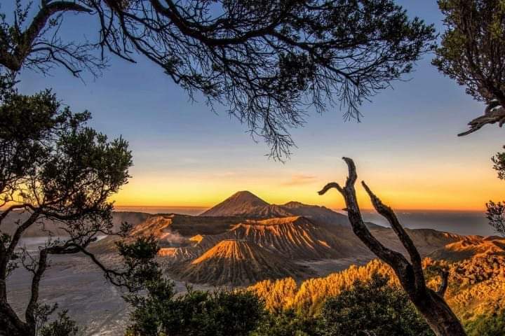 Sunrise Megah di Gunung Bromo